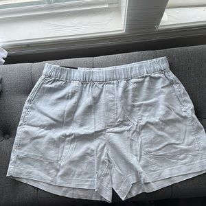 Banana Republic Shorts - Size M - Light Gray